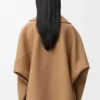 Abrigo corto de lana color camel