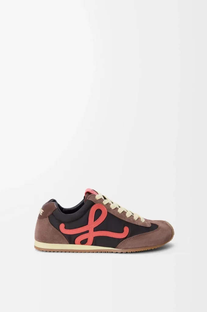 Ballet Runner 2.0 en nylon y piel de becerro Chocolate/Coral/Amarillo Ballet Runner 2.0 en nylon y piel de becerro Chocolate/Coral/Amarillo