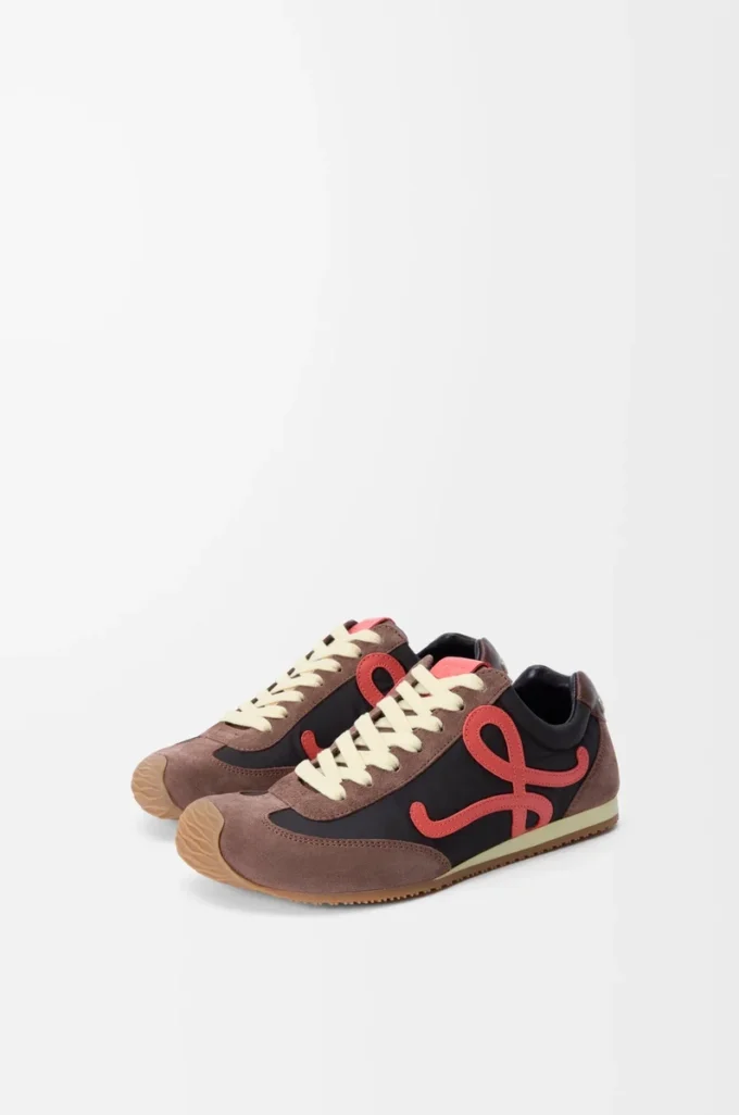 Ballet Runner 2.0 en nylon y piel de becerro Chocolate/Coral/Amarillo Ballet Runner 2.0 en nylon y piel de becerro Chocolate/Coral/Amarillo