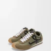 Ballet Runner 2.0 en nylon y piel de becerro. Color caqui claro/negro/blanco. Ballet Runner 2.0 en nylon y piel de becerro. Color caqui claro/negro/blanco.