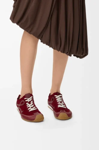 Ballet Runner 2.0 sin forro en piel de ciervo y piel de becerro curtida vegetalmente Burdeos