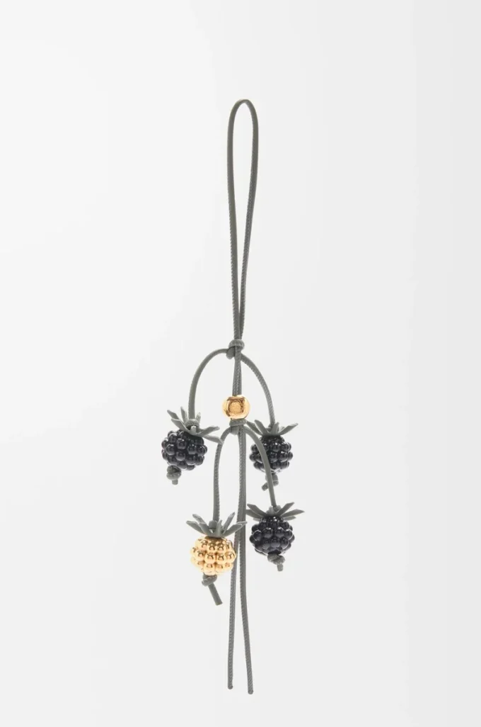 Berroza charm en piel de becerro clásica, negro/verde Berroza charm en piel de becerro clásica, negro/verde