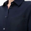 Blusa con cinturón de seda azul marino