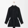 Blusa con cinturón de seda negra
