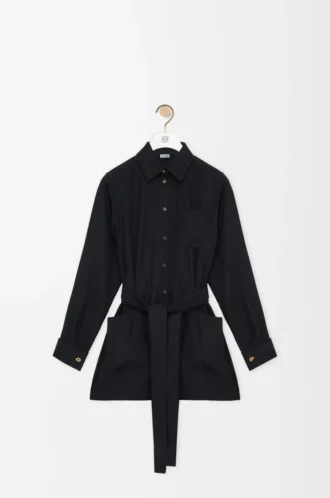 Blusa con cinturón de seda negra
