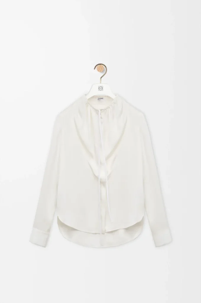 Blusa de seda blanca