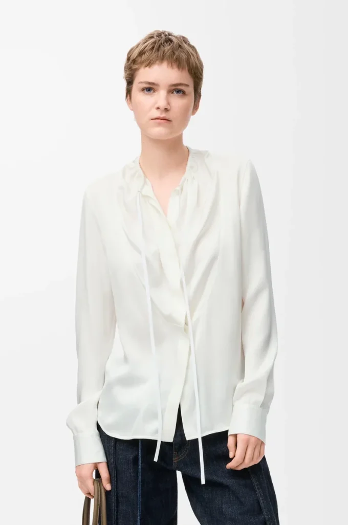 Blusa de seda blanca