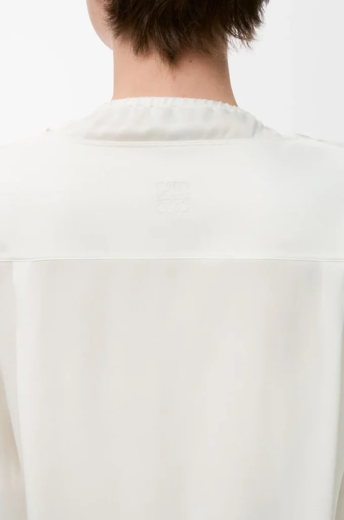 Blusa de seda blanca