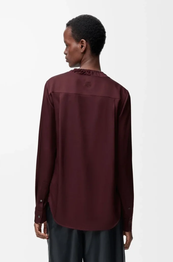 Blusa de seda burdeos