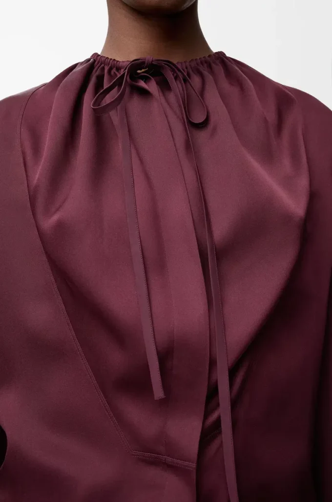 Blusa de seda burdeos