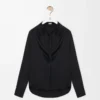 Blusa de seda negra