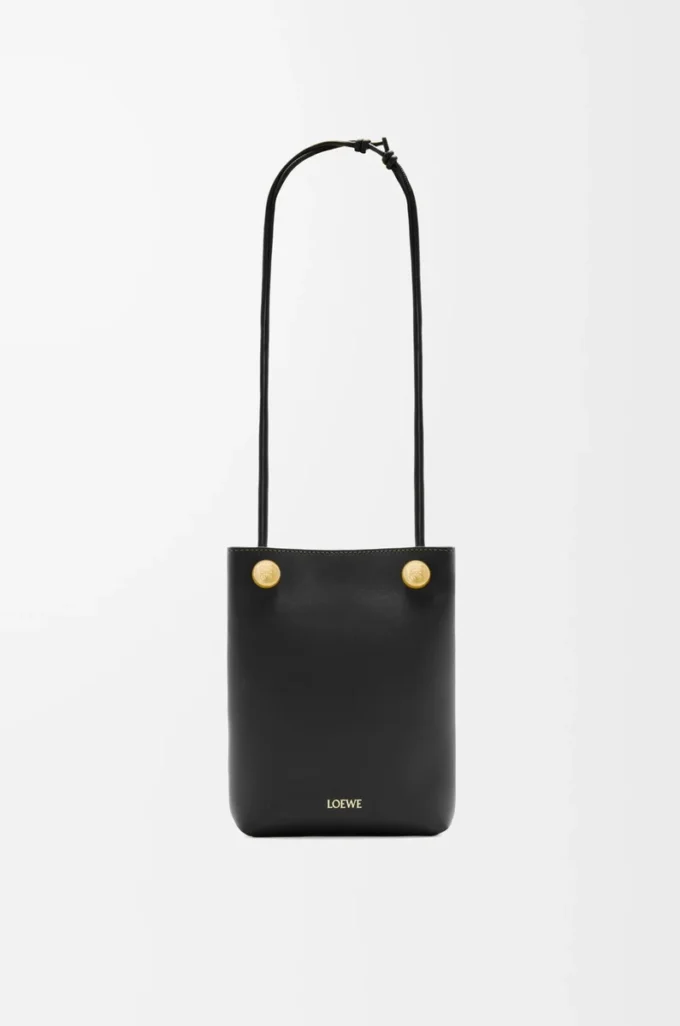 Bolsa Pebble en piel de becerro lisa color negro Bolsa Pebble en piel de becerro lisa color negro