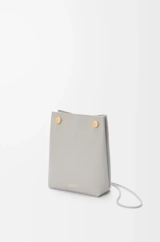 Bolsa Pebble en piel de becerro lisa gris concha