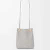 Bolsa Pebble en piel de becerro lisa gris concha Bolsa Pebble en piel de becerro lisa gris concha