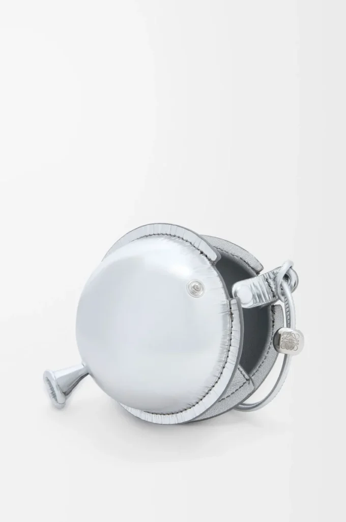 Bolsa tipo globo en piel de becerro napa plateada Bolsa tipo globo en piel de becerro napa plateada