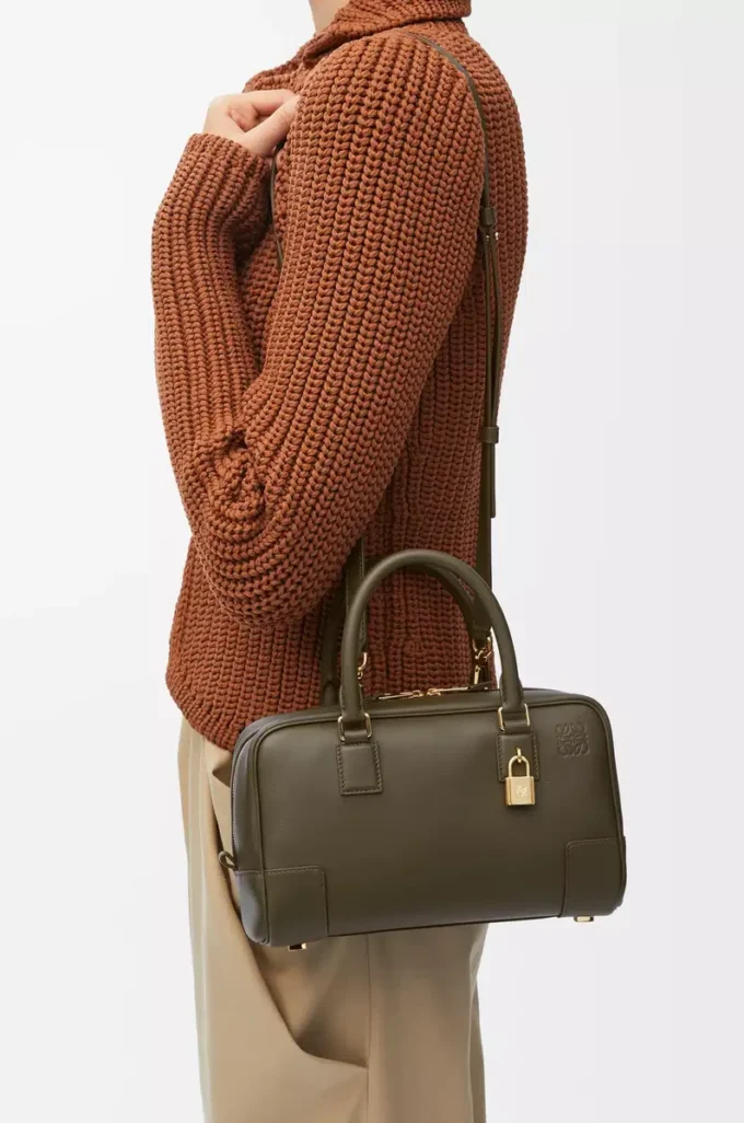 Bolso Amazona 23 en piel de becerro napa Dark Khaki Bolso Amazona 23 en piel de becerro napa Dark Khaki
