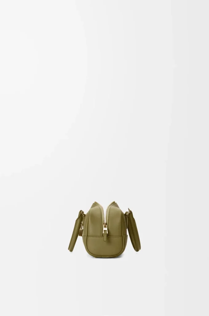 Bolso Amazona 23 recortado en piel de becerro napa Olive Bolso Amazona 23 recortado en piel de becerro napa Olive