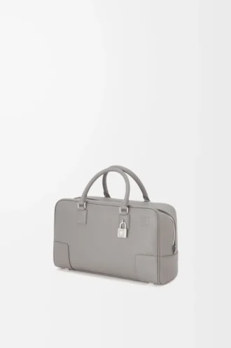 Bolso Amazona 28 en piel de becerro granulada suave gris perla