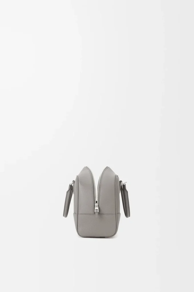 Bolso Amazona 28 en piel de becerro granulada suave gris perla Bolso Amazona 28 en piel de becerro granulada suave gris perla