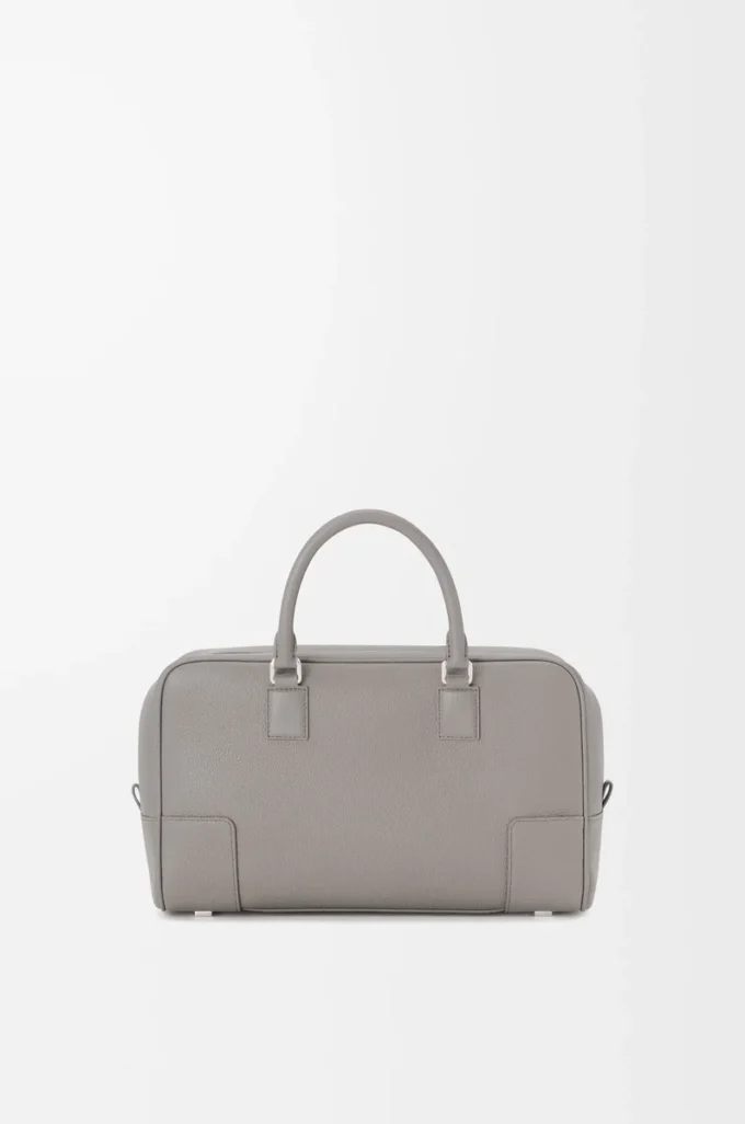 Bolso Amazona 28 en piel de becerro granulada suave gris perla Bolso Amazona 28 en piel de becerro granulada suave gris perla