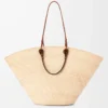 Bolso Anagram Basket grande en palma iraca y piel de becerro Natural/Tan Bolso Anagram Basket grande en palma iraca y piel de becerro Natural/Tan