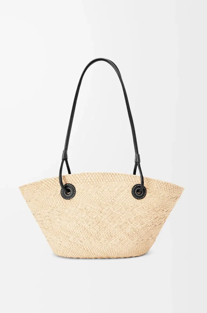 Bolso Anagram Basket pequeño en palma iraca y piel de becerro Natural/Negro Bolso Anagram Basket pequeño en palma iraca y piel de becerro Natural/Negro