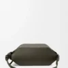 Bolso bandolera convertible en piel de becerro clásica color caqui oscuro Bolso bandolera convertible en piel de becerro clásica color caqui oscuro