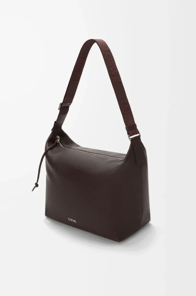 Bolso bandolera Cubi en piel de becerro granulada flexible Oxblood Bolso bandolera Cubi en piel de becerro granulada flexible Oxblood