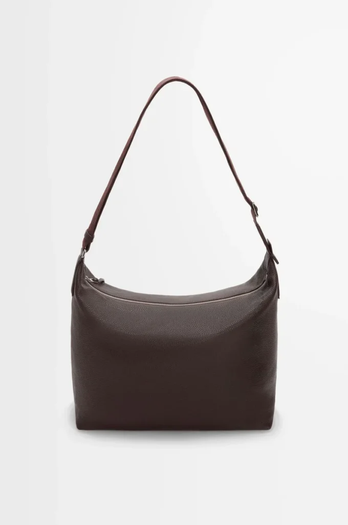 Bolso bandolera Cubi en piel de becerro granulada flexible Oxblood Bolso bandolera Cubi en piel de becerro granulada flexible Oxblood