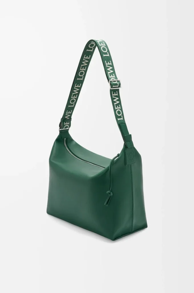 Bolso bandolera Cubi en piel de becerro lisa y suave y jacquard Evergreen Bolso bandolera Cubi en piel de becerro lisa y suave y jacquard Evergreen