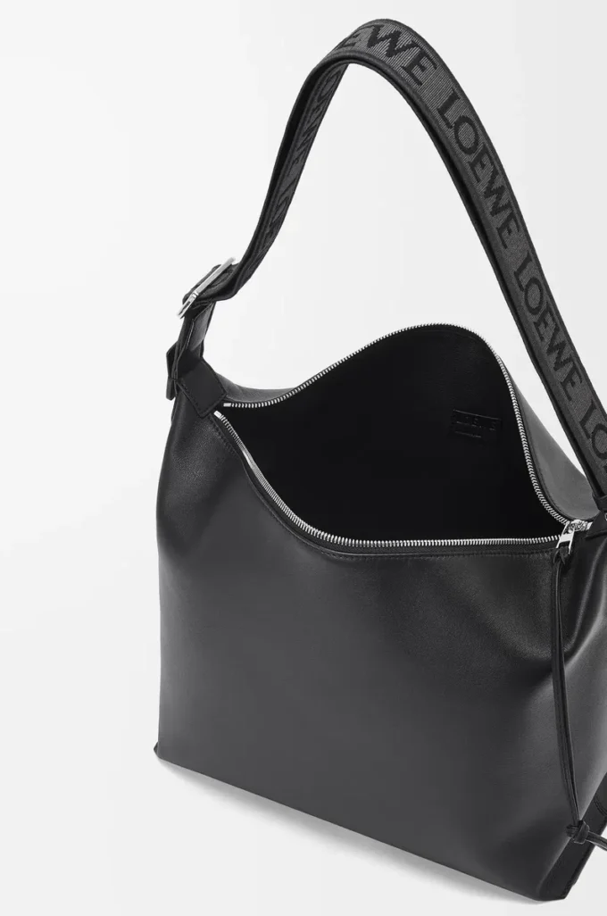 Bolso bandolera Cubi en piel de becerro suave y flexible y jacquard negro Bolso bandolera Cubi en piel de becerro suave y flexible y jacquard negro