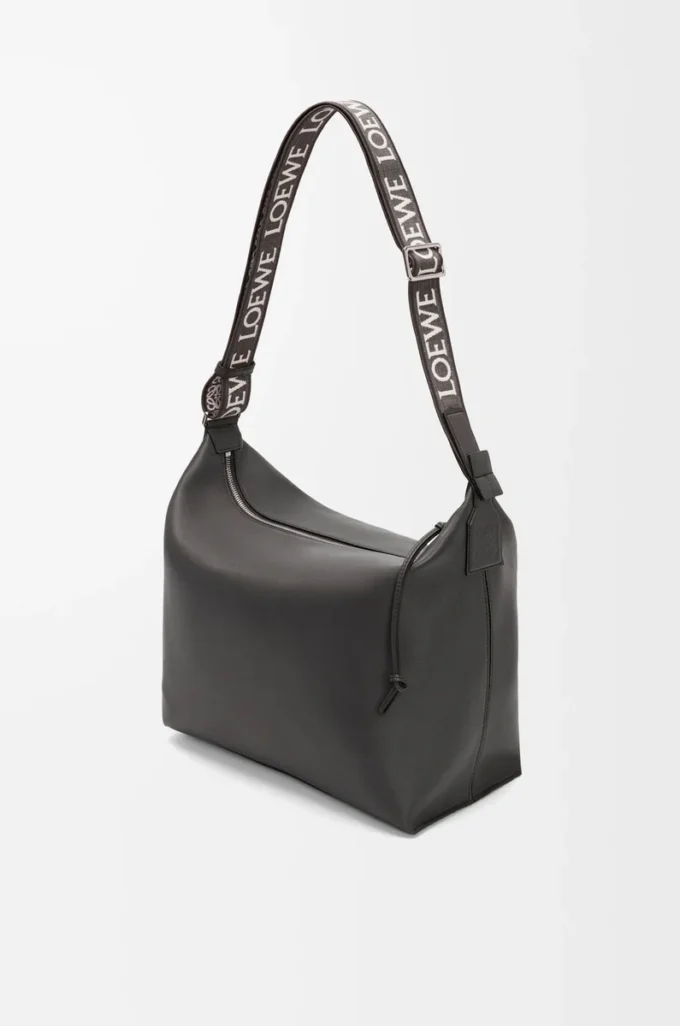 Bolso bandolera Cubi en piel de becerro suave y jacquard gris oscuro Bolso bandolera Cubi en piel de becerro suave y jacquard gris oscuro