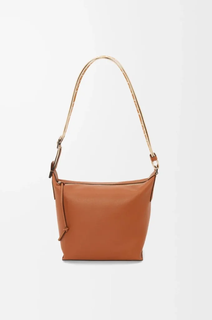 Bolso bandolera Cubi pequeño en piel de becerro suave y flexible y jacquard color tostado Bolso bandolera Cubi pequeño en piel de becerro suave y flexible y jacquard color tostado