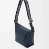 Bolso bandolera Cubi pequeño en piel de becerro suave y flexible y jacquard Deep Navy Bolso bandolera Cubi pequeño en piel de becerro suave y flexible y jacquard Deep Navy