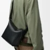 Bolso bandolera Cubi pequeño en piel de becerro suave y flexible y jacquard negro Bolso bandolera Cubi pequeño en piel de becerro suave y flexible y jacquard negro