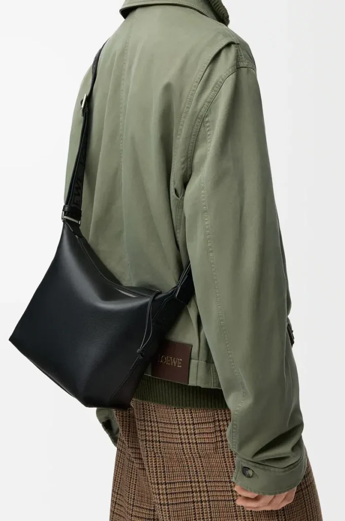 Bolso bandolera Cubi pequeño en piel de becerro suave y flexible y jacquard negro Bolso bandolera Cubi pequeño en piel de becerro suave y flexible y jacquard negro