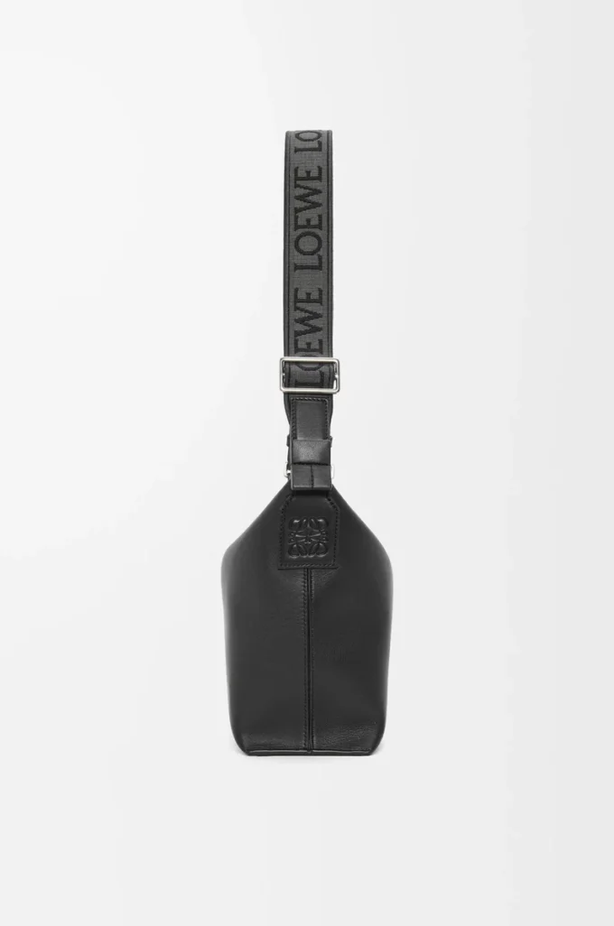 Bolso bandolera Cubi pequeño en piel de becerro suave y flexible y jacquard negro Bolso bandolera Cubi pequeño en piel de becerro suave y flexible y jacquard negro