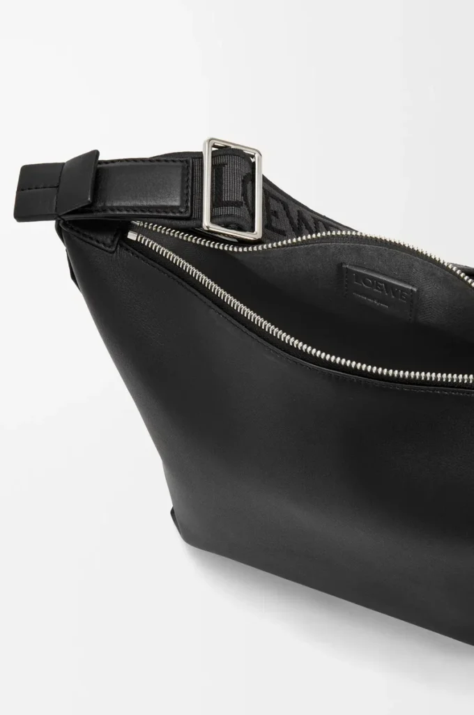 Bolso bandolera Cubi pequeño en piel de becerro suave y flexible y jacquard negro Bolso bandolera Cubi pequeño en piel de becerro suave y flexible y jacquard negro