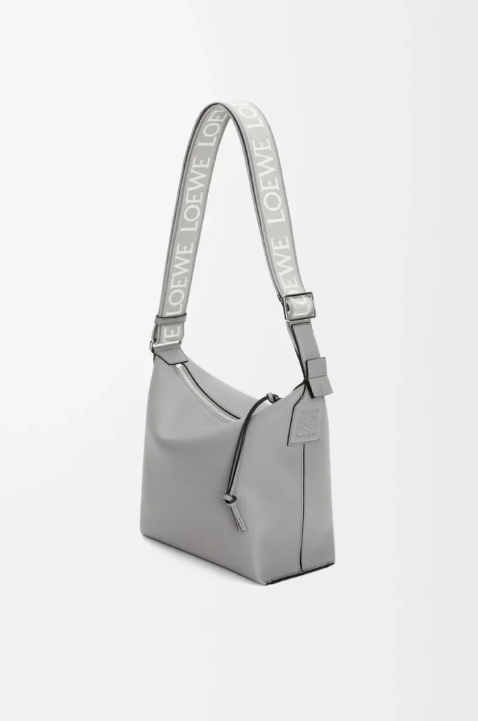 Bolso bandolera Cubi pequeño en piel de becerro suave y jacquard gris asfalto Bolso bandolera Cubi pequeño en piel de becerro suave y jacquard gris asfalto