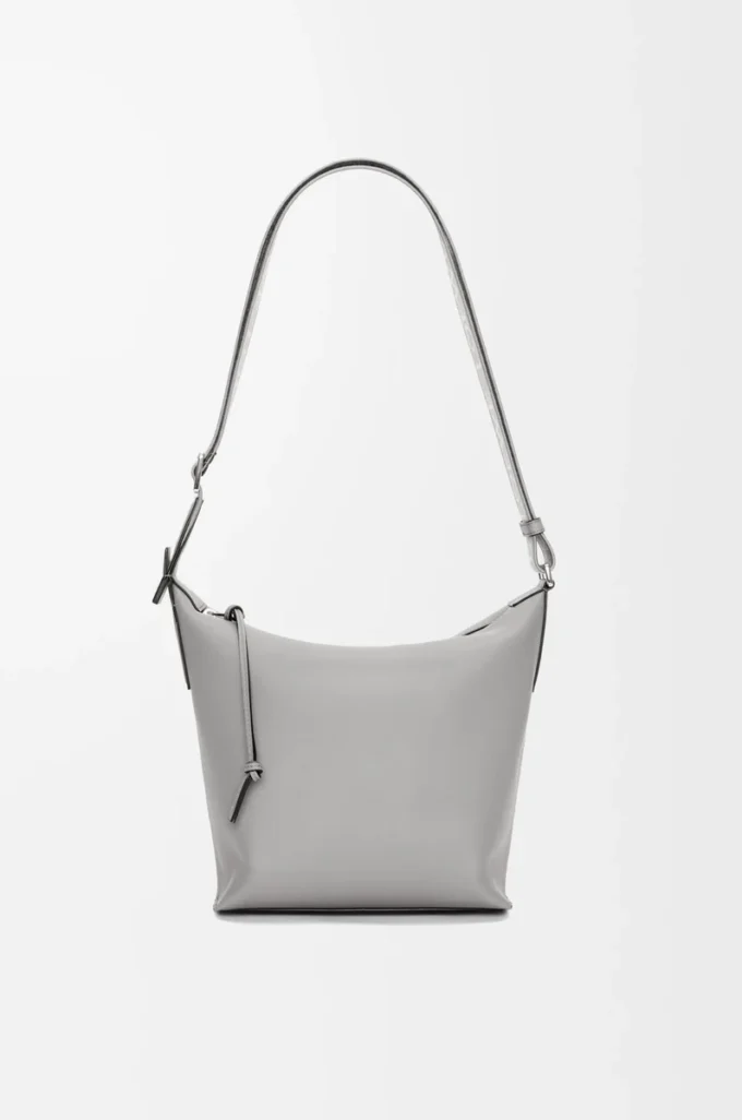 Bolso bandolera Cubi pequeño en piel de becerro suave y jacquard gris asfalto Bolso bandolera Cubi pequeño en piel de becerro suave y jacquard gris asfalto