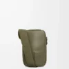 Bolso bandolera vertical en piel de becerro satinada verde caqui Bolso bandolera vertical en piel de becerro satinada verde caqui