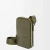 Bolso bandolera vertical en piel de becerro satinada verde caqui Bolso bandolera vertical en piel de becerro satinada verde caqui