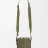 Bolso bandolera vertical en piel de becerro satinada verde caqui Bolso bandolera vertical en piel de becerro satinada verde caqui