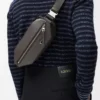 Bolso convertible en piel de becerro clásica Gris oscuro Bolso convertible en piel de becerro clásica Gris oscuro