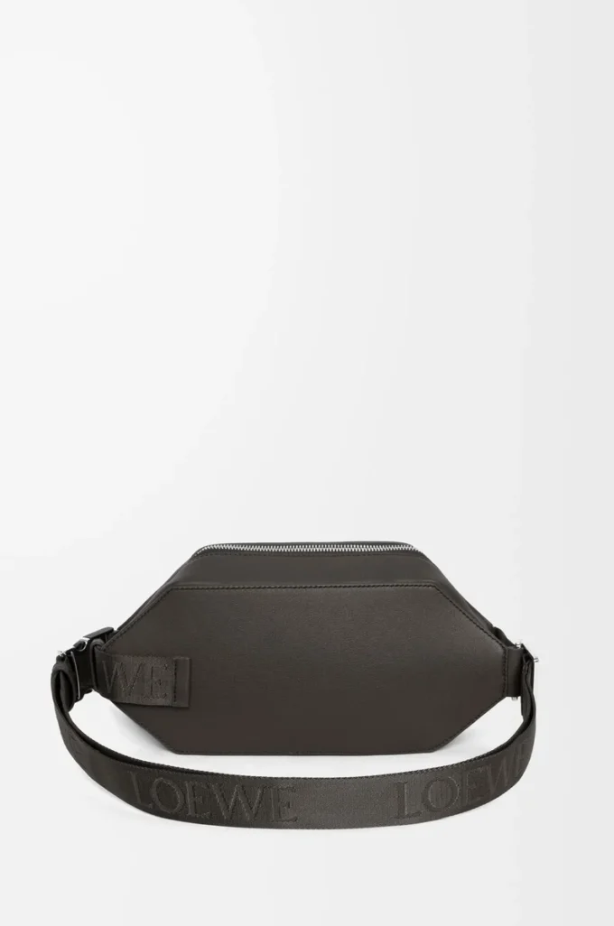 Bolso convertible en piel de becerro clásica Gris oscuro Bolso convertible en piel de becerro clásica Gris oscuro