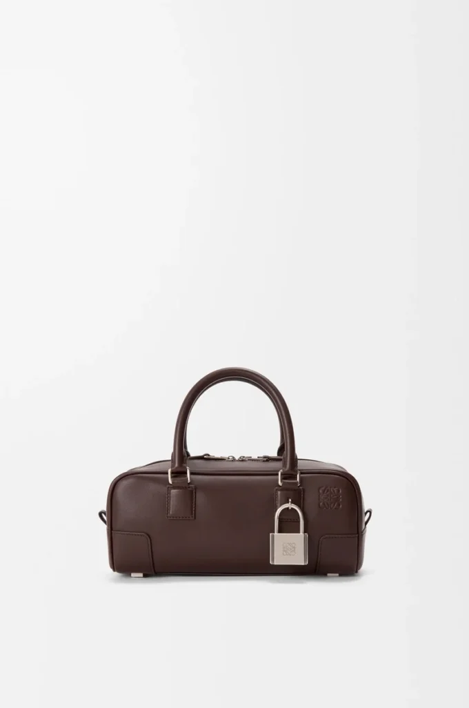 Bolso corto Amazona 23 en piel de becerro brillante Marrón oscuro Bolso corto Amazona 23 en piel de becerro brillante Marrón oscuro