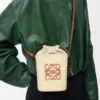 Bolso cuadrado en palma iraca y piel de becerro Natural/Tan Bolso cuadrado en palma iraca y piel de becerro Natural/Tan