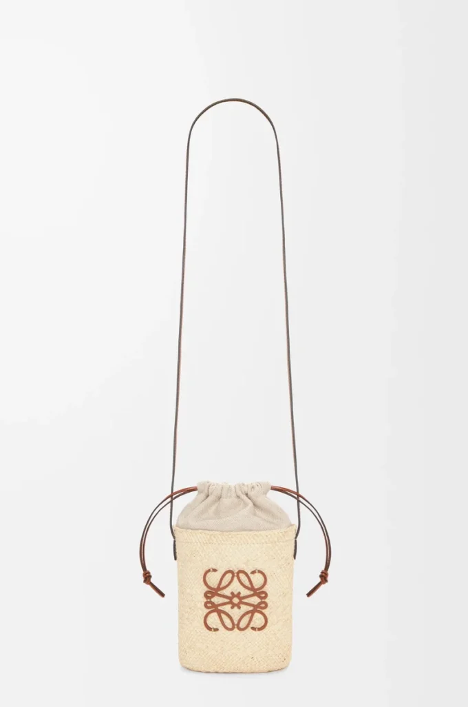 Bolso cuadrado en palma iraca y piel de becerro Natural/Tan Bolso cuadrado en palma iraca y piel de becerro Natural/Tan