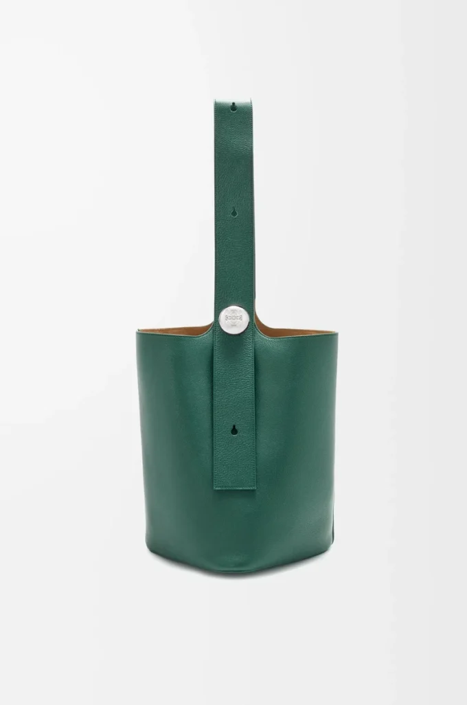 Bolso cubo Pebble grande en piel de becerro granulada flexible Evergreen Bolso cubo Pebble grande en piel de becerro granulada flexible Evergreen