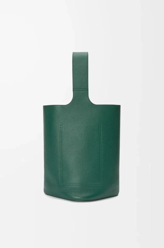 Bolso cubo Pebble grande en piel de becerro granulada flexible Evergreen Bolso cubo Pebble grande en piel de becerro granulada flexible Evergreen